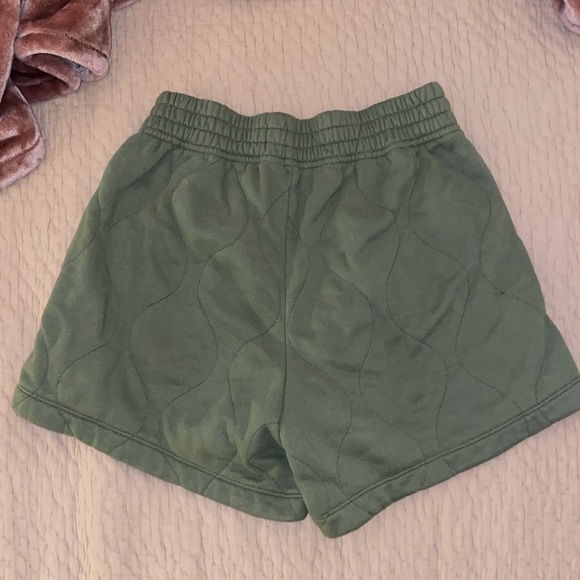 Abercrombie Quilted Olive Lounge Shorts - Picture 3 of 5